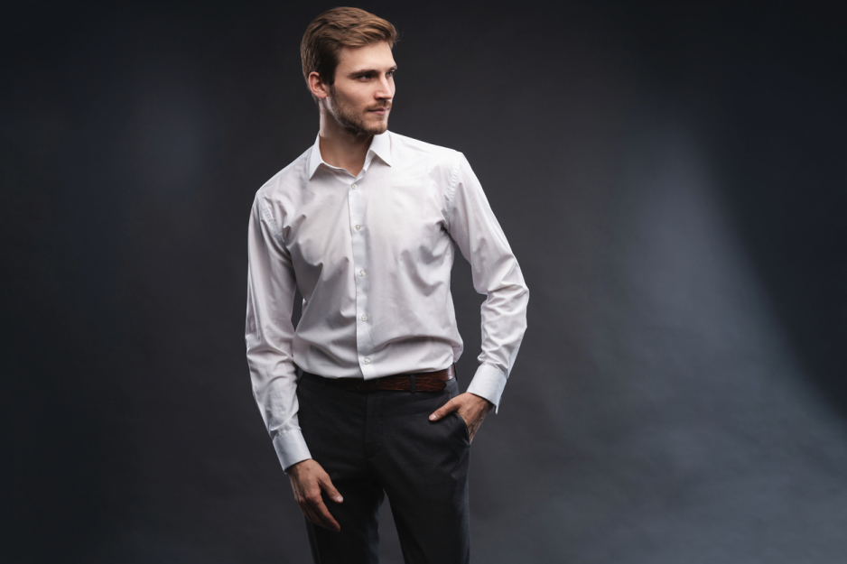 Jak nosić i z czym zestawiać koszule męskie? Uniwersalne stylizacje na cały rok