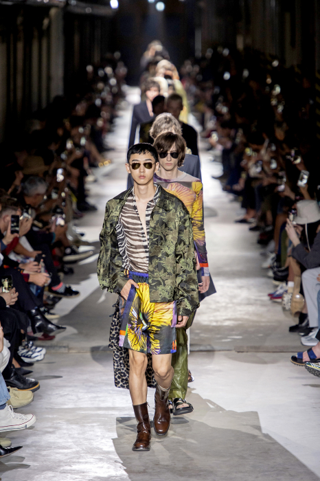 Męska moda: 15 trendów z wybiegów na wiosnę/lato 2020