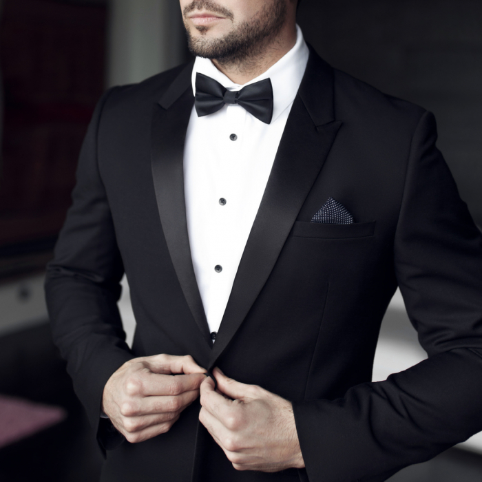 Strój wieczorowy męski na galę, bankiet i kolację. Czym się różni black tie od white tie?