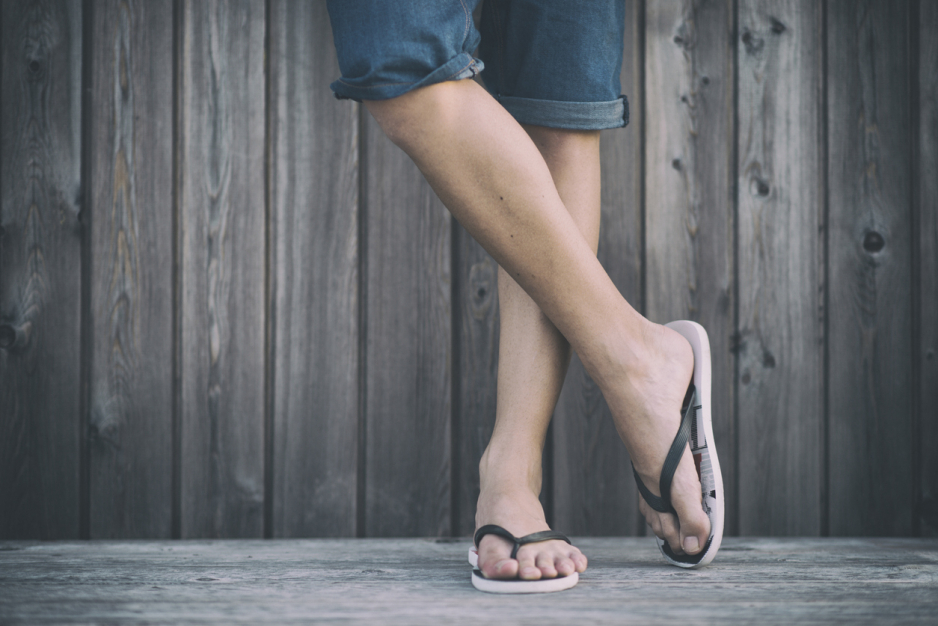 Buty męskie na lato: przedstawiamy najmodniejsze klapki, japonki i sandały