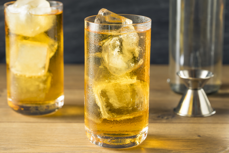 Drink z Red Bullem i wódką, whisky, a może z bacardi? Sprawdź nasze przepisy