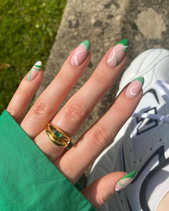 Zielony manicure