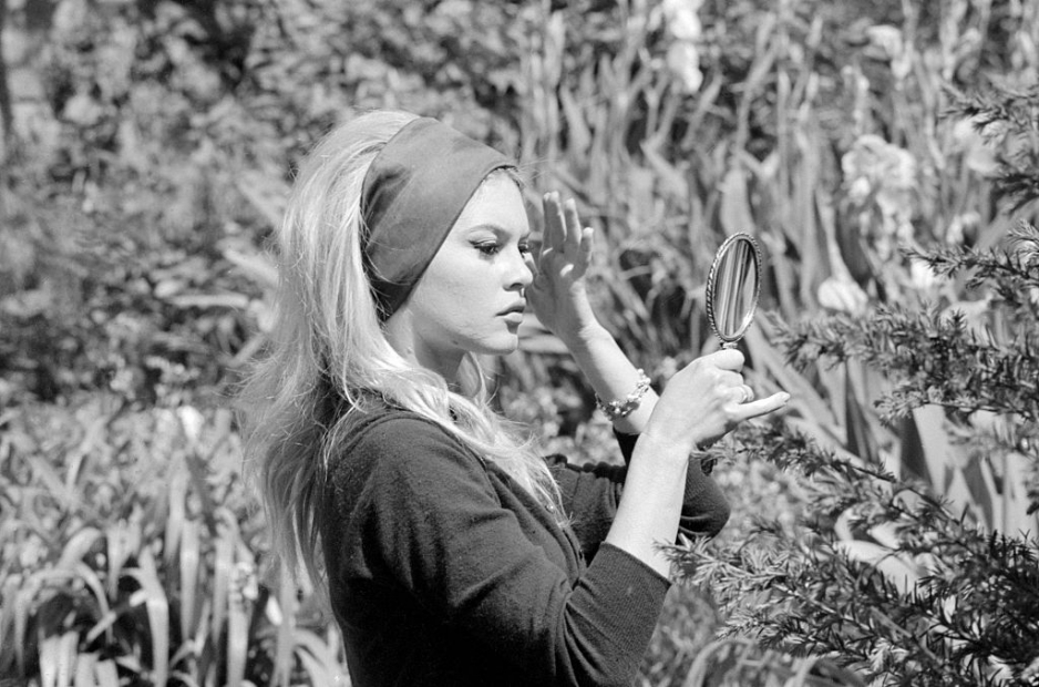 Fryzury w stylu lat 60.: Brigitte Bardot