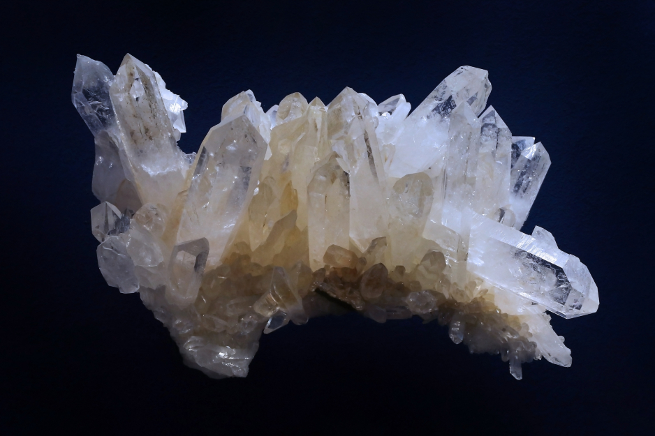 Kryształ górski – właściwości i zastosowanie. Jaka moc drzemie w tym wyjątkowym kamieniu?