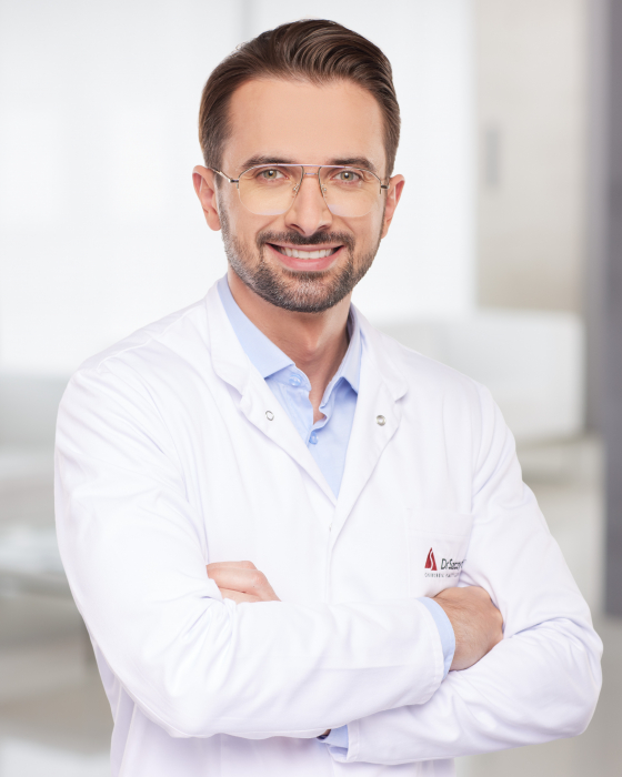 dr n. med. Piotr Stabryła, specjalista chirurgii plastycznej z kliniki Dr Szczyt-Charytonowicz
