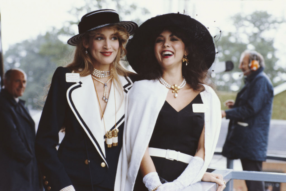 Impreza lata 80: jak się ubrać w stylu retro i błyszczeć na parkiecie