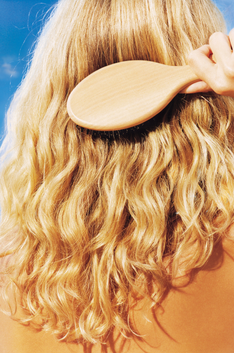 Jak wyczyścić szczotkę do włosów: proste metody, które przedłużą jej żywotność