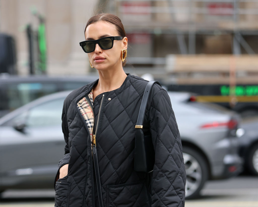 Irina Shayk zmienia ulicę w wybieg i już nosi płaszcz, który będą chciały mieć w szafie wszystkie fanki stylu mob wife