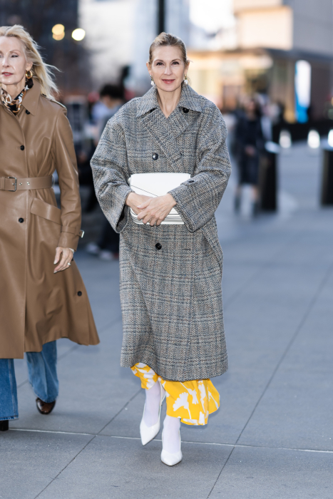 Kelly Rutherford na ulicach Nowego Jorku lansuje buty czółenka