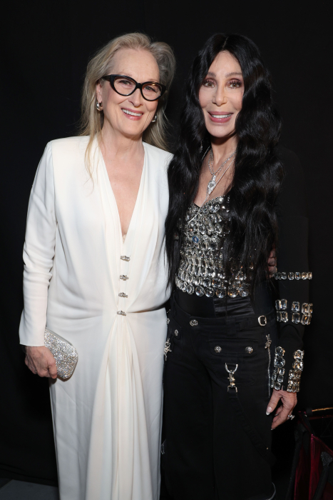 Meryl Streep i Cher w kontrastowych stylizacjach