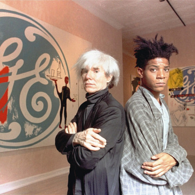 Nowojorska śmietanka  była europocentryczna. Basquiat liczył więc,  że garnitury od Armaniego lub Comme des Garçons pomogą mu zyskać jej przychylność.
