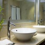 Nowoczesna łazienka - bambusy wnoszą do niej trochę świeżości. fot. fotolia