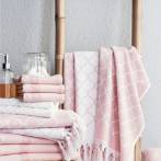 Różowe wnętrza, ręczniki,  fot. H&M HOME