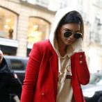 Kendall Jenner w czerwonym płaszczu