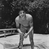 DiCaprio, Delon, Eastwood: retro zdjęcia gwiazd w strojach kąpielowych [GALERIA]