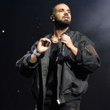 Drake kończy dziś 34 lat. Zobacz zdjęcia jego najlepszych stylizacji że sceny i nie tylko