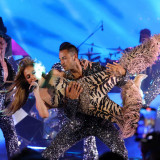 Stylizacje Jennifer Lopez z pierwszego koncertu po ślubie zachwycają. Looki 53-letniej gwiazdy robią furorę w sieci