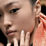 Perłowe paznokcie – TOP 20 opalizujących inspiracji na piękny manicure z połyskiem