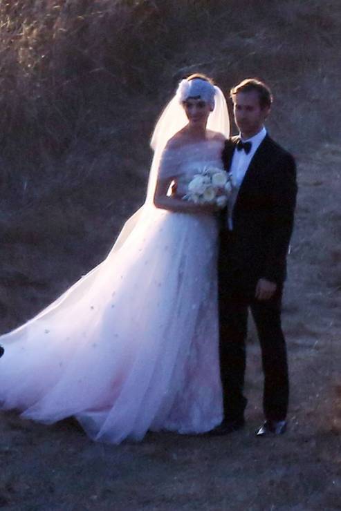 Anne Hathaway wzięła ślub w sukni od Valentino (fot. East News)