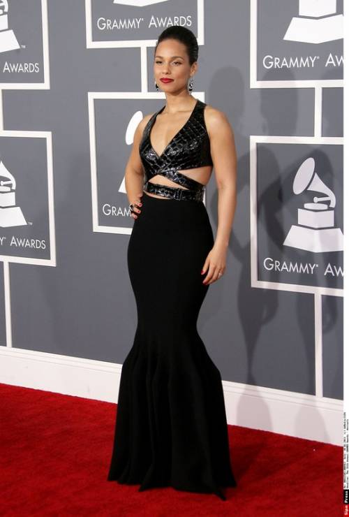 Alicia Keys w sukni Azzedine Alaia na rozdaniu nagród Grammy 2013, fot. East News