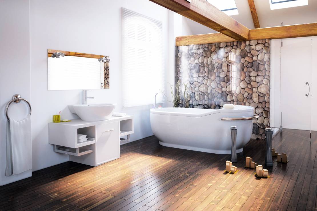 Nowoczesna łazienka - drewniane belki i podłoga, kamienna ściana i świeczki - macie ochotę na domowe spa?
fot. fotolia