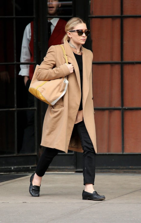 Gwiazdy prywatnie: Ashley Olsen wychodzi z hotelu Bowery w Nowym Jorku, fot. East News