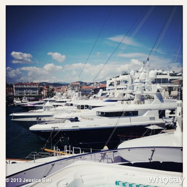 Gwiazdy na Twitterze, Festiwal Filmowy w Cannes 2013: Jessica Biel "jestem na statku! zawsze myślę o The Lonely island gdy jestem na łodzi. #classic #cannes", fot. whosay.com 