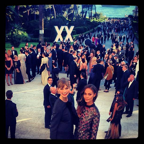 Modelki w Cannes: "@joansmalls + I = Double Trouble!" fot. Instagram Karlie Kloss