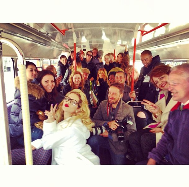Rita Ora w trasie koncertowej - relacja Instagram