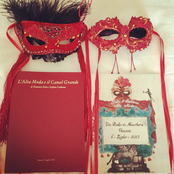 Zaproszenia na pokaz Dolce &amp; Gabbana Alta Moda i na Un Ballo in Maschera, fot. Instagram