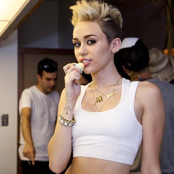 Tatuaże gwiazd: Miley cyrus, fot. instagram