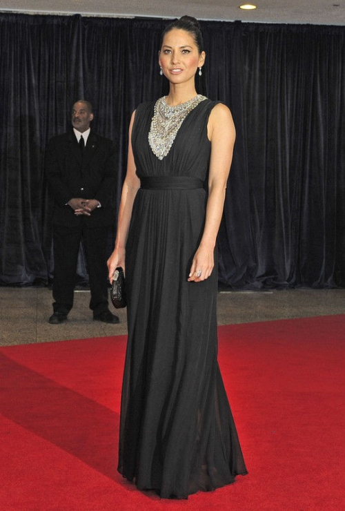 Czarne sukienki gwiazd: Olivia Munn w sukni Marchesa na 2013 White House Correspondents' Association Dinner, fot. East News