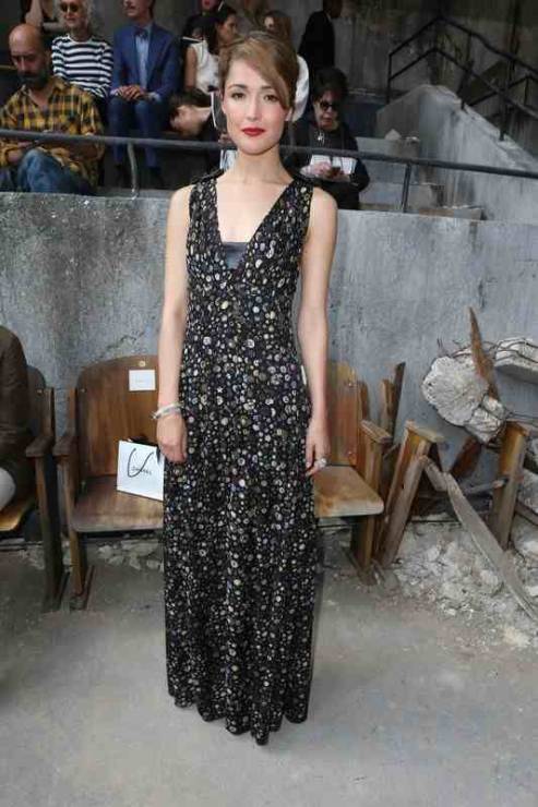 Czarne sukienki gwiazd: Rose Byrne na pokazie Chanel, fot. East News