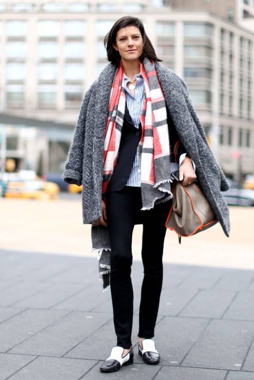 Street fashion: jak nosić płaszcz?