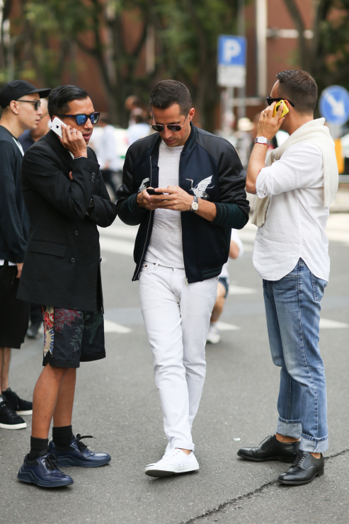 Białe buty - street fashion