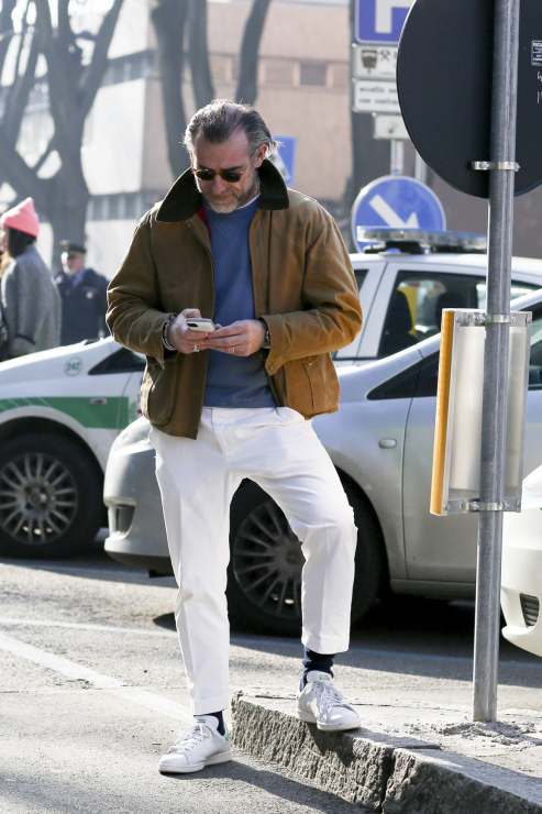 Białe buty - street fashion