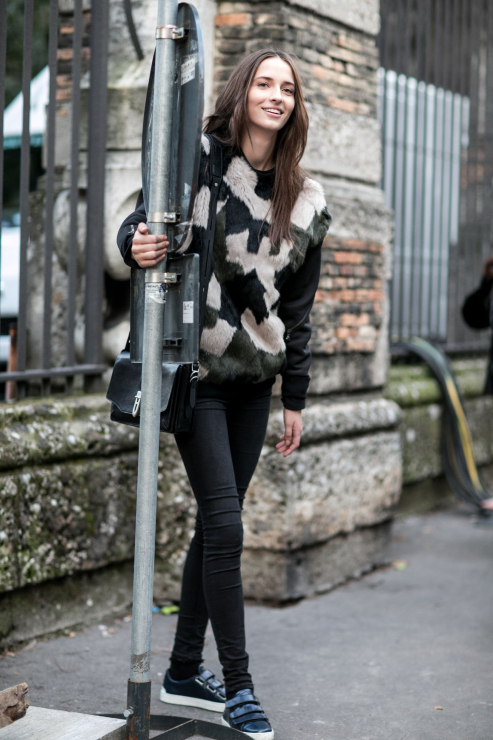 Street fashion: modelki off duty w Mediolanie