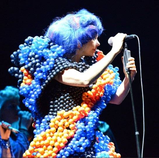 Björk na koncercie promującym płytę "Biophilia". 
fot. instagram.com/bjork