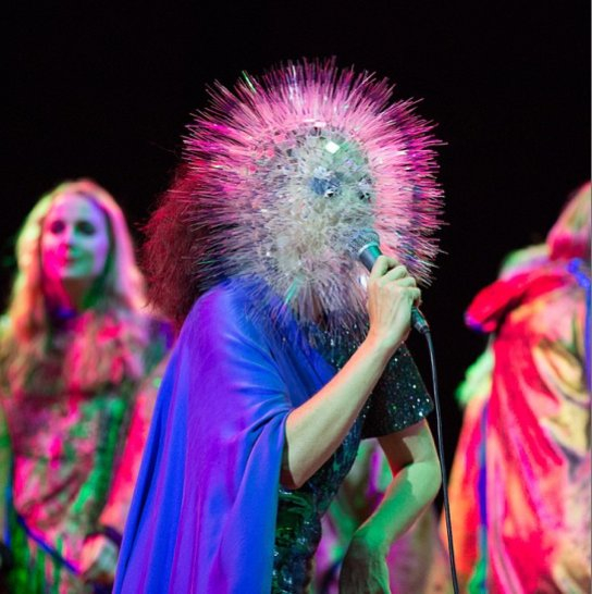 Björk na koncercie promującym płytę "Biophilia".
fot. instagram.com/bjork