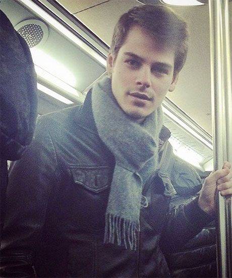 Instagram: przystojni Francuzi w metrze
