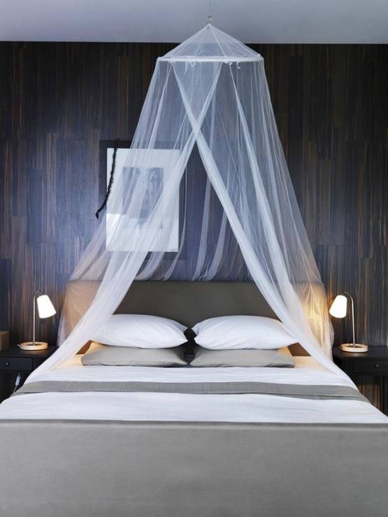 Łóżka z baldachimem dla rozważnej i romantycznej