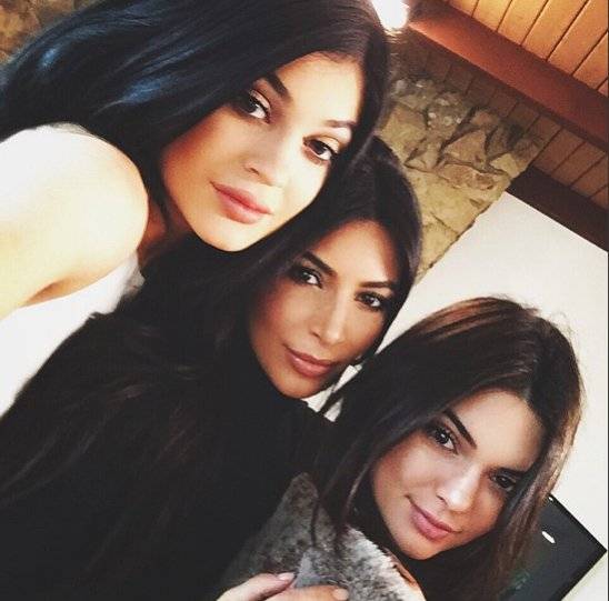 Kylie i Kendall Jenner z Kim Kardashian
fot. instagram.com/kendalljenner