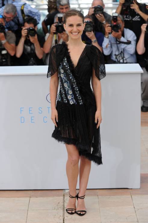



Festiwal Filmowy w Cannes 2015: Natalie Portman w sukience Rodarte na konferencji prasowej dotyczącej filmu "A Tale of Love and Darkness", fot. East News



