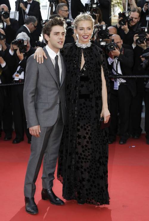 



Festiwal Filmowy w Cannes 2015: Xavier Dolan i Sienna Miller (w sukni Sonia Rykiel) na premierze filmu "Carol", fot. East News



