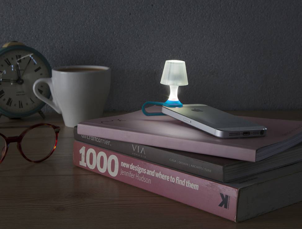 Modny gadżet: lampka Luma na smartfon