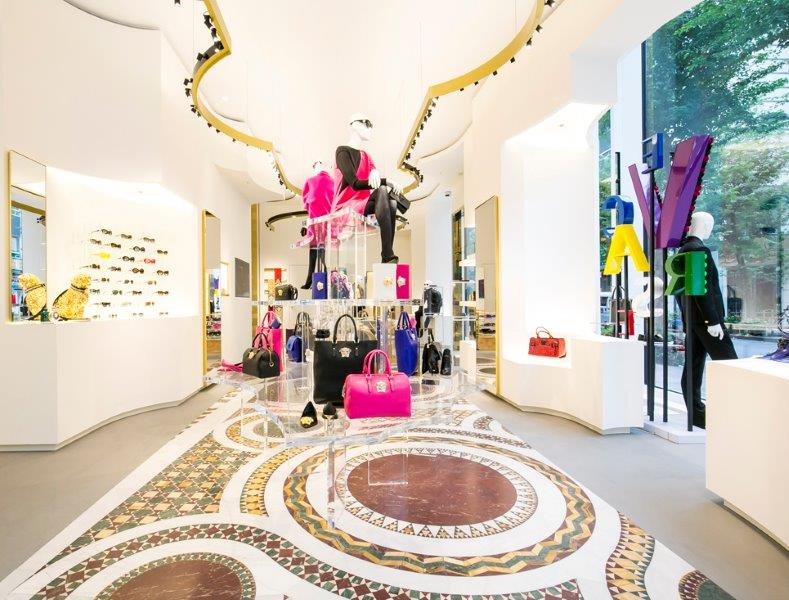 Nowy butik Versace w centrum Tokio