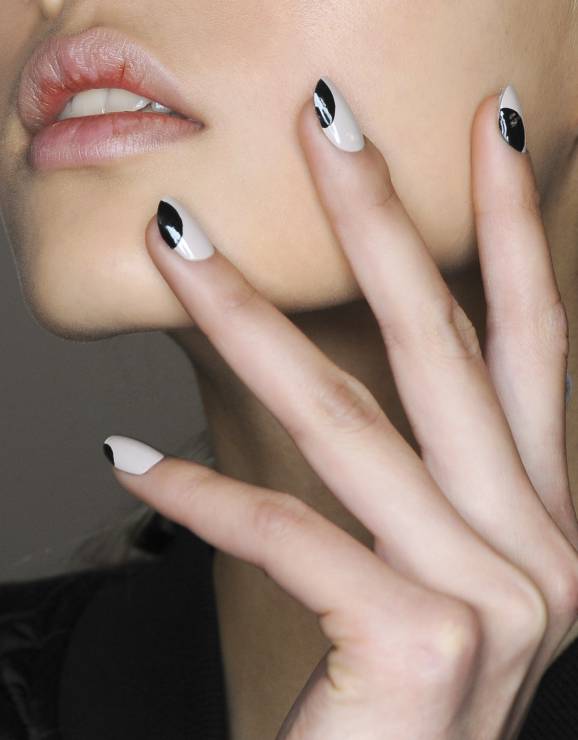 Czarno-białe paznokcie