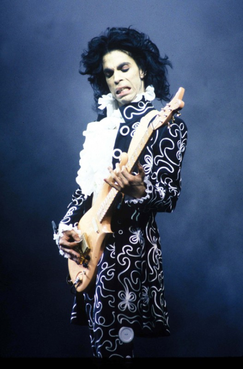 Prince- przypominamy styl legendarnego wokalisty