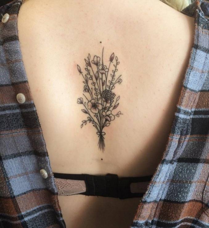 Tatuaże kwiaty, tatuaże rośliny,  fot. instagram.com/alexhearntattoo