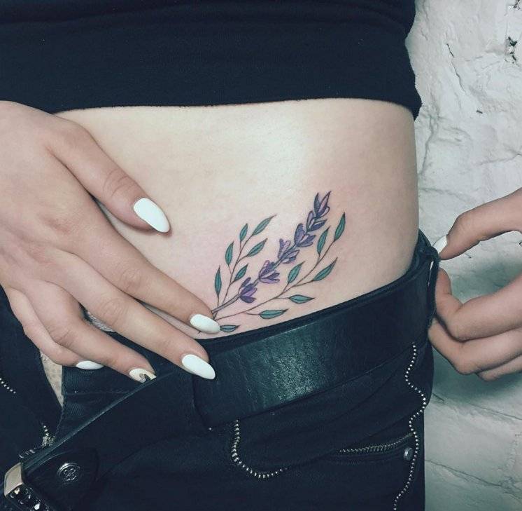 Tatuaże kwiaty, tatuaże rośliny, , fot. instagram.com/catherine_harmony